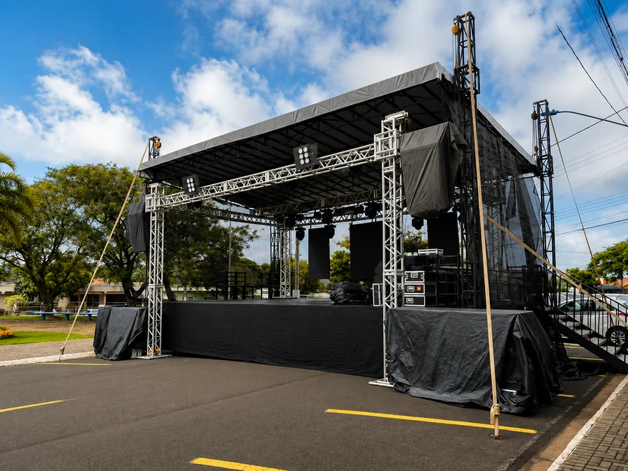 Palco montado para show